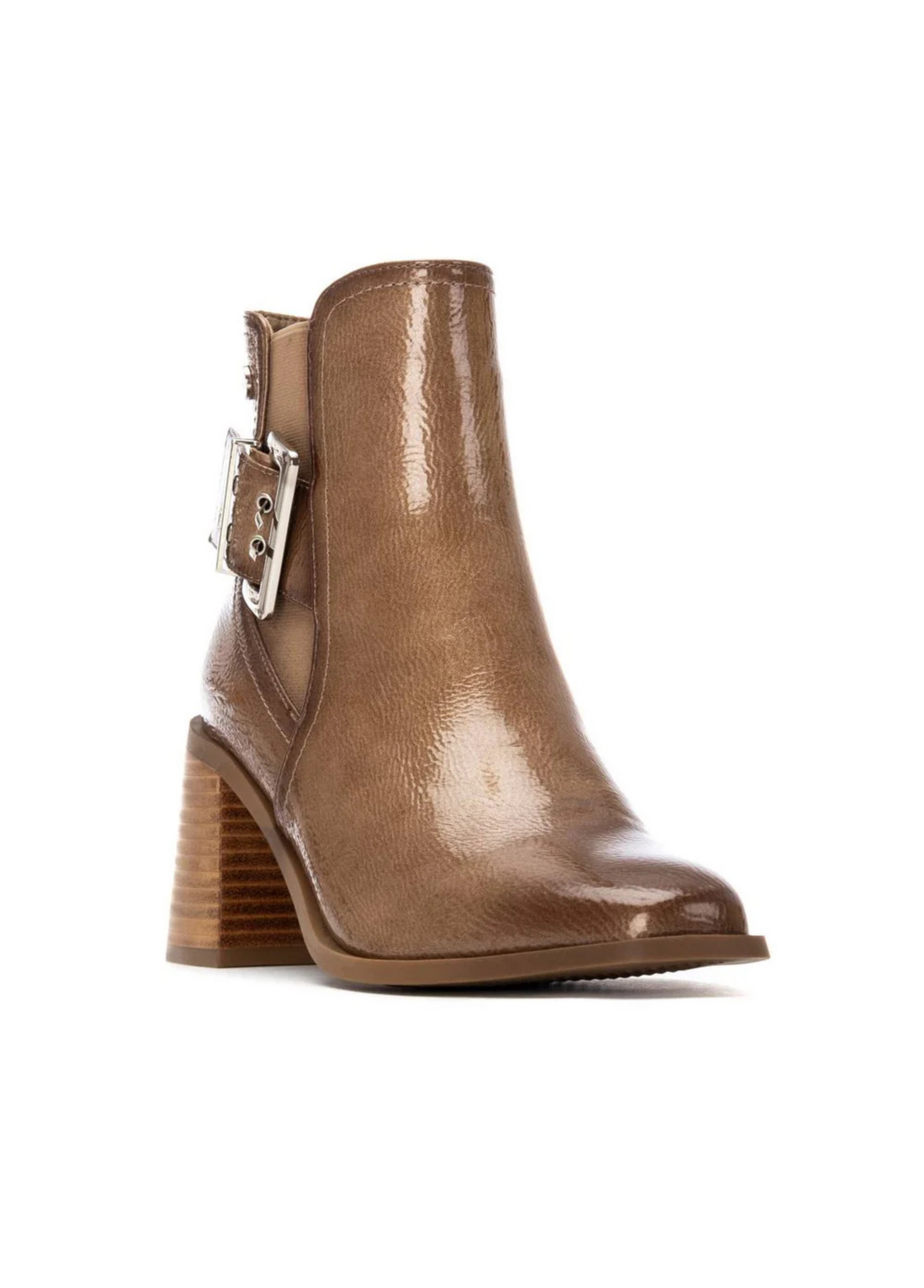 BOTIM EM COURO ENVERNIZADO COM FIVELA LATERAL - XTI SHOES