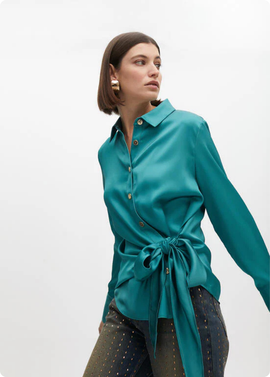 CAMISA ACETINADA COM LAÇADA - LOLA CASADEMUNT