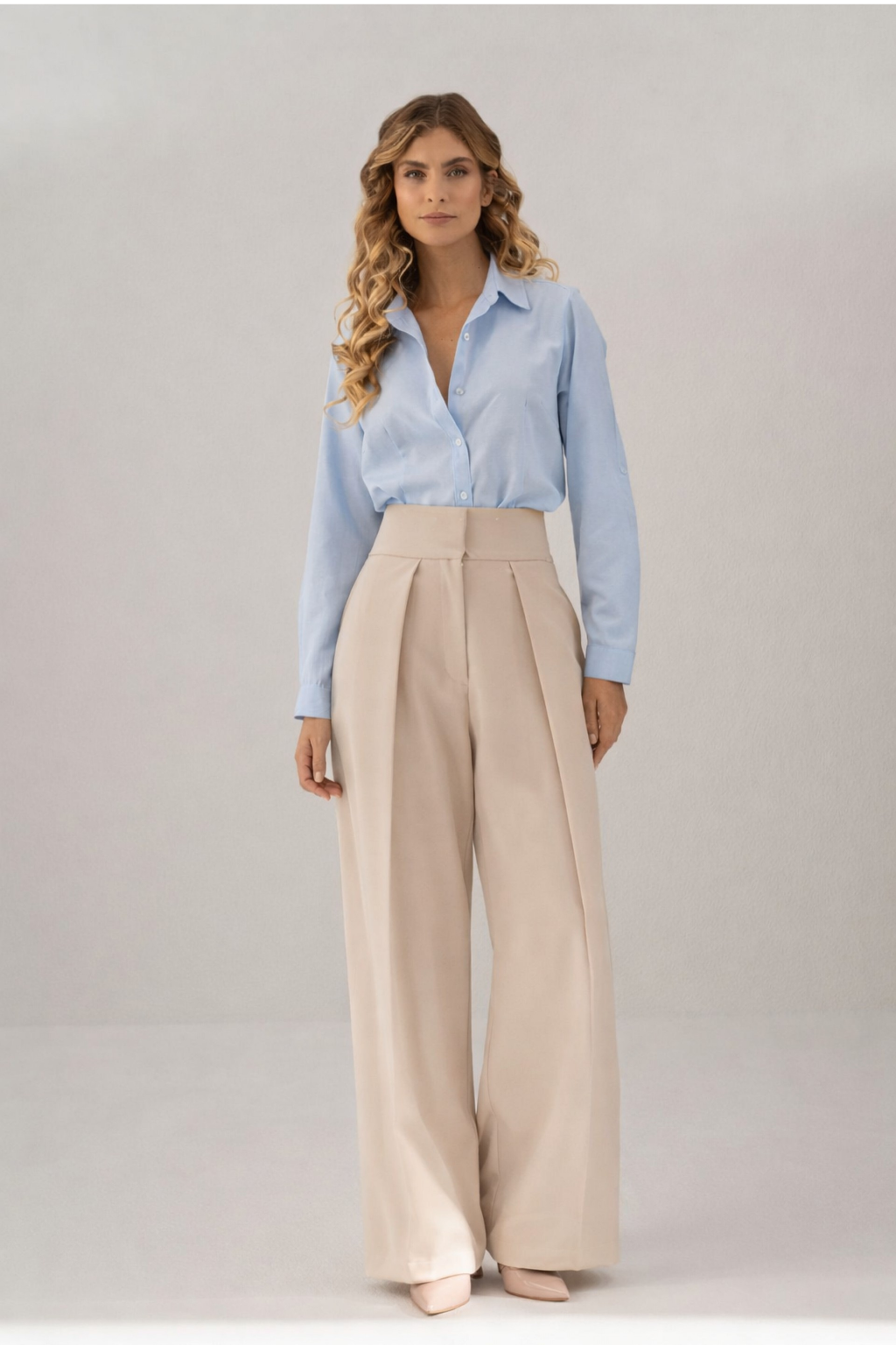 CALÇAS DE CINTURA SUBIDA COM PREGAS - FERRACHE