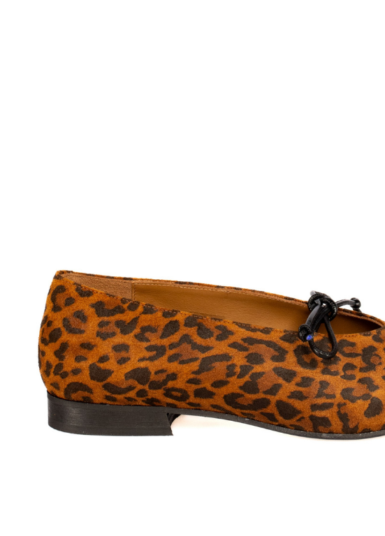 SAPATOS RASOS COM BIQUEIRA FINA E LAÇO - TAPADAS