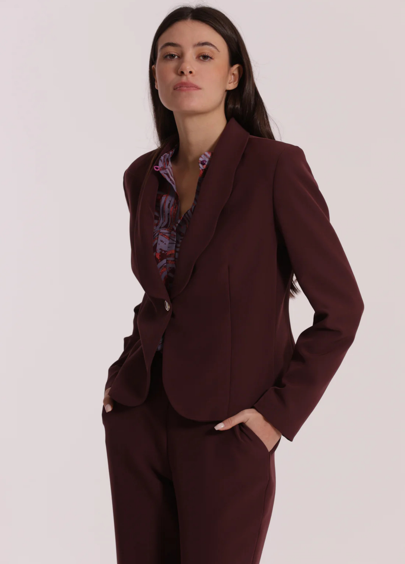 BLAZER CURTO COM DETALHE DE GOLA EM TECIDO - MIMI MUA