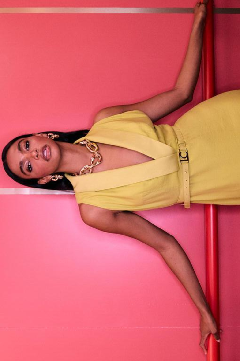 VESTIDO FIVELA DECOTE EM V COM CINTO - LOLA CASADEMUNT