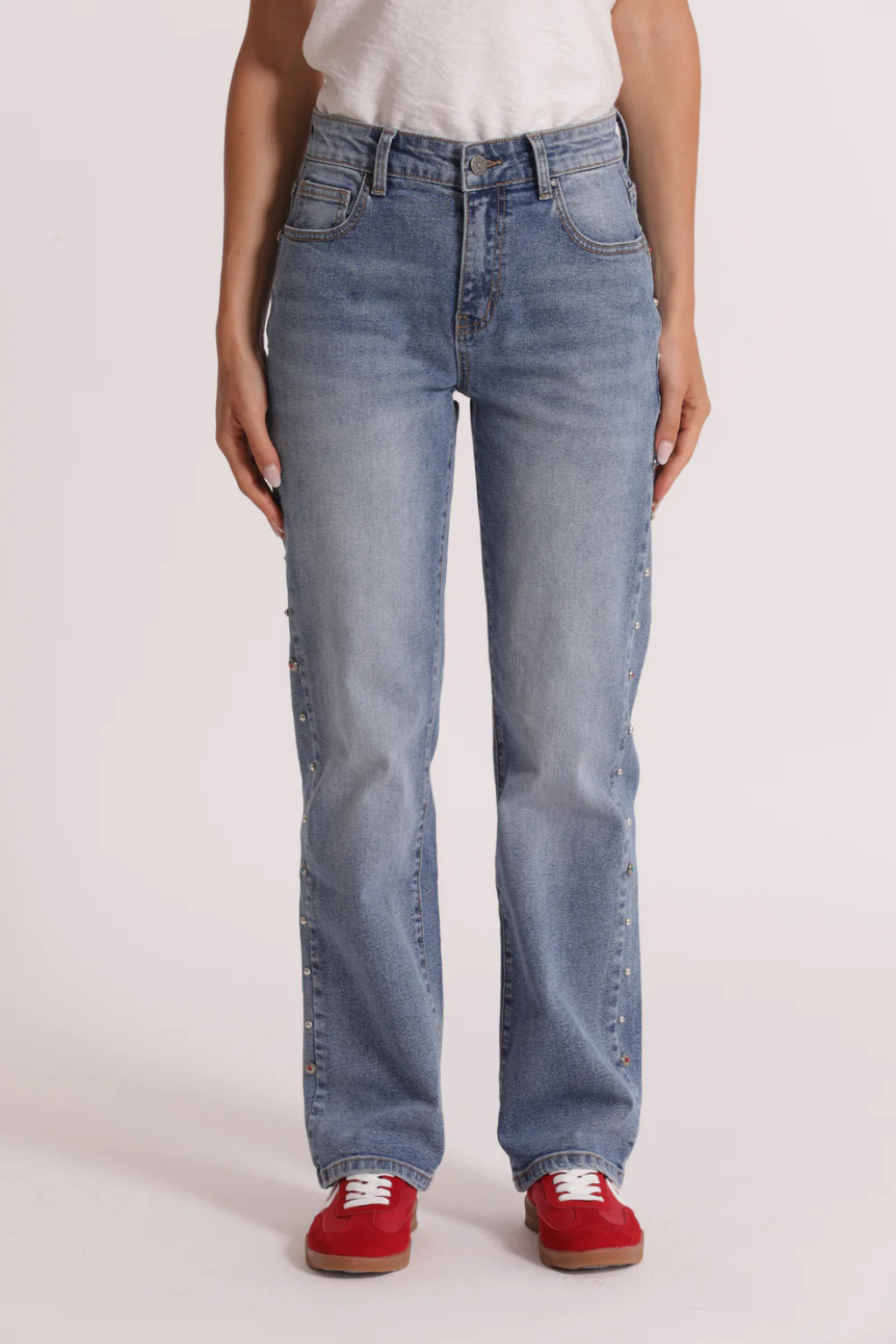 JEANS DE GANGA COM TACHAS LATERAIS - MIMI MUA