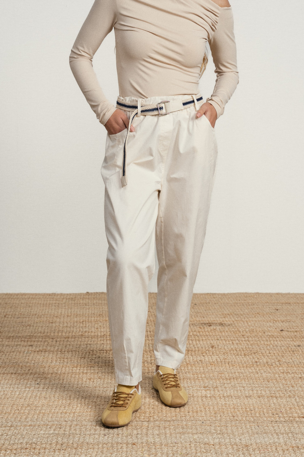 CALÇAS EM ALGODÃO COM CINTO - SMF