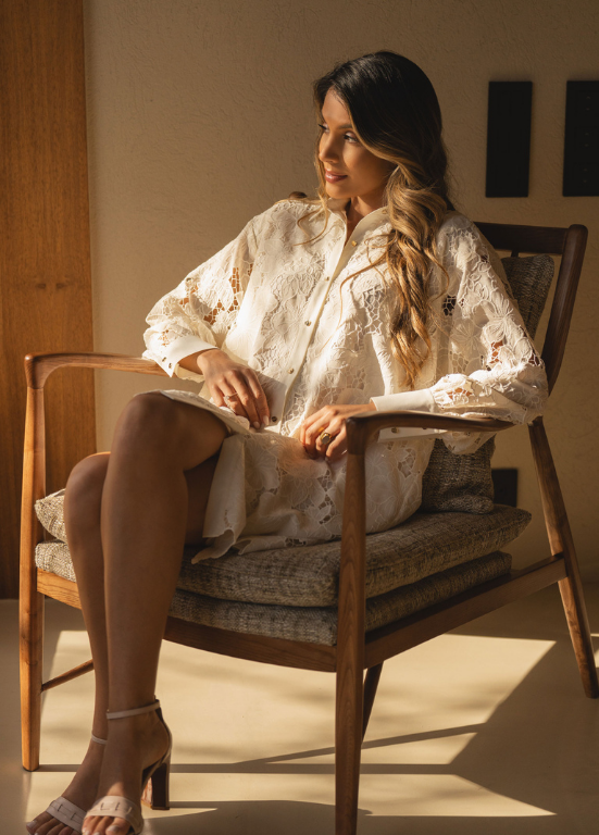 VESTIDO CURTO FEMININO EM RENDA ROMÂNTICO - FERRACHE