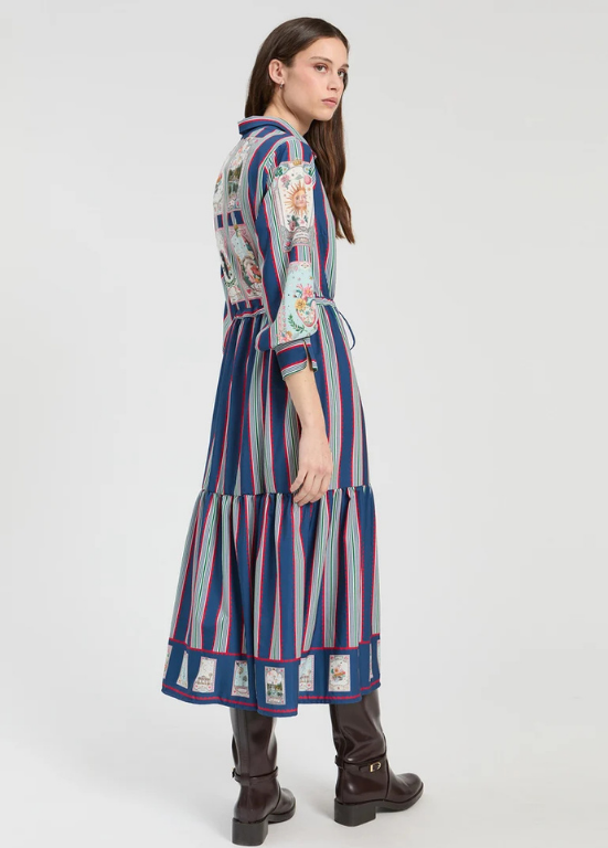 VESTIDO COMPRIDO DE RISCA AZUL E BRANCA E ILUSTRAÇÕES - VILAGALLO