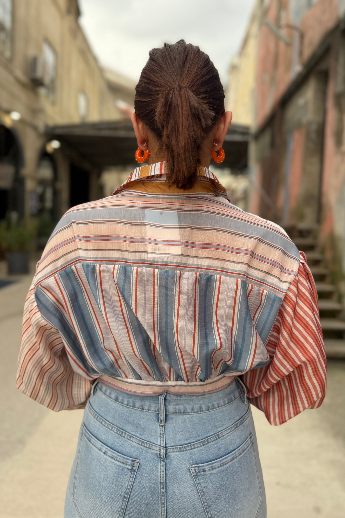 CAMISA COM MANGA ABALONADA  ÀS RISCAS - ALIBY