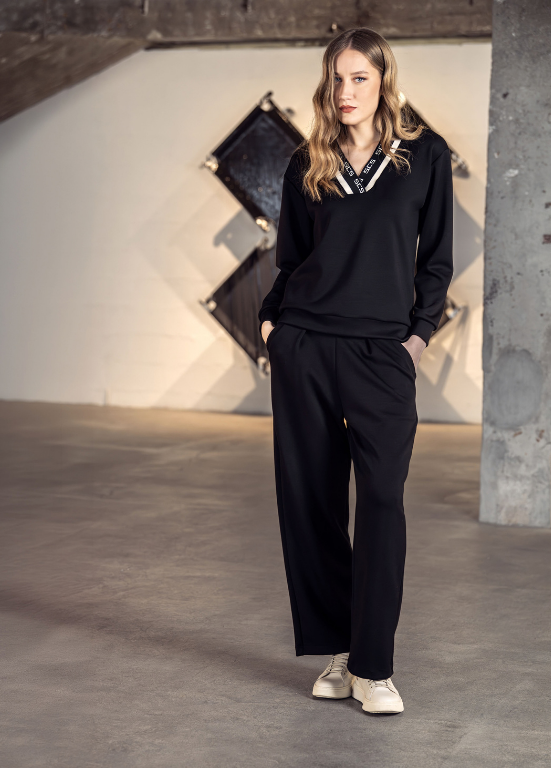 CAMISOLA COM DECOTE EM V BICOLOR E LOGOMANIA - SCUSI