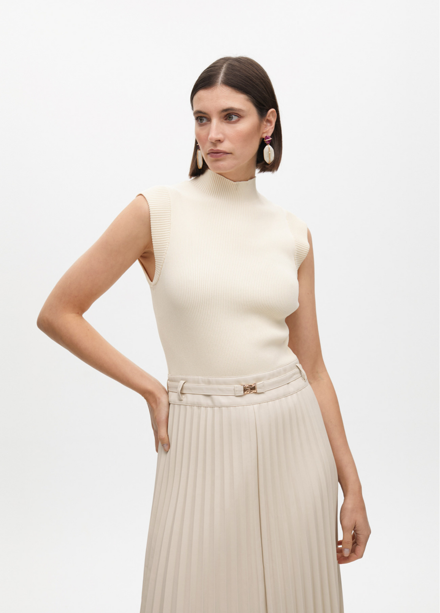 VESTIDO MIDI ELEGANTE COM SAIA PLISSADA E CINTO - LOLA CASADEMUNT