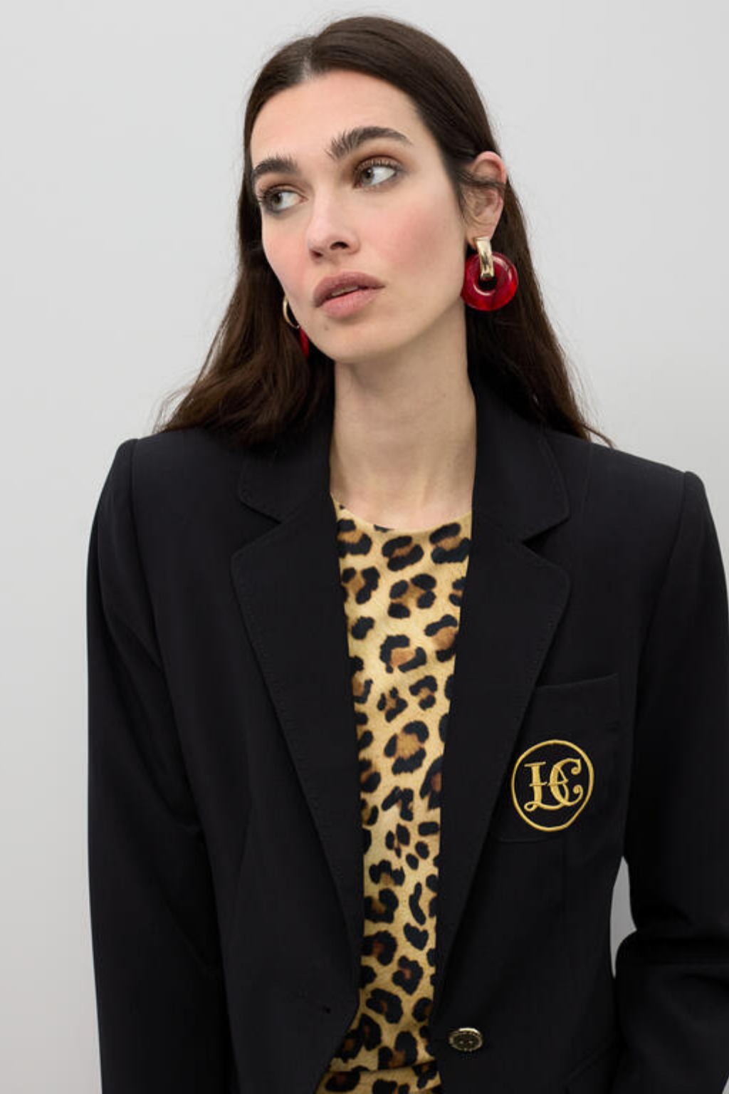 BLAZER PRETO CLÁSSICO COM EMBLEMA - LOLA CASADEMUNT