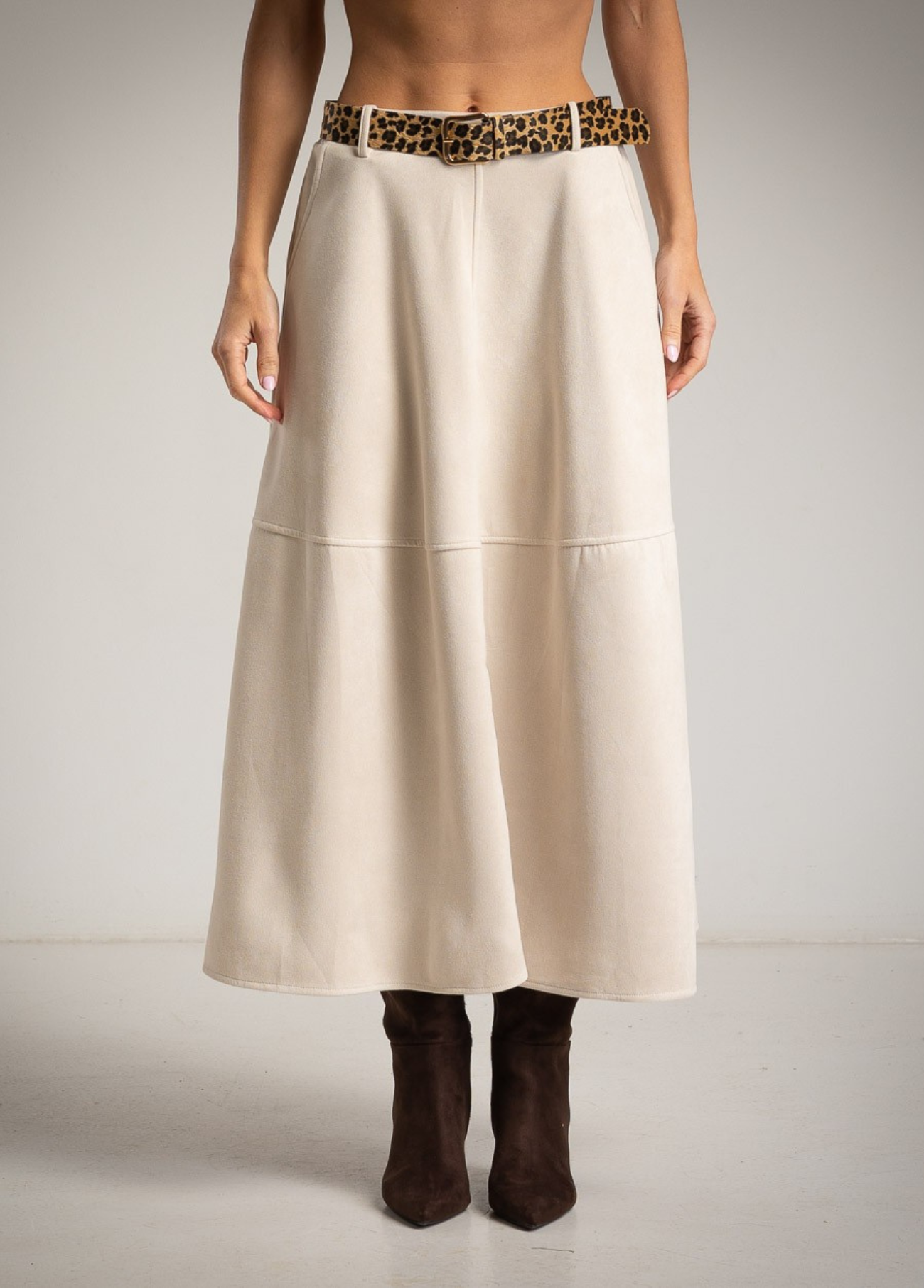 SAIA TIPO CAMURÇA BEGE COM CINTO ANIMAL PRINT - ALBANOS