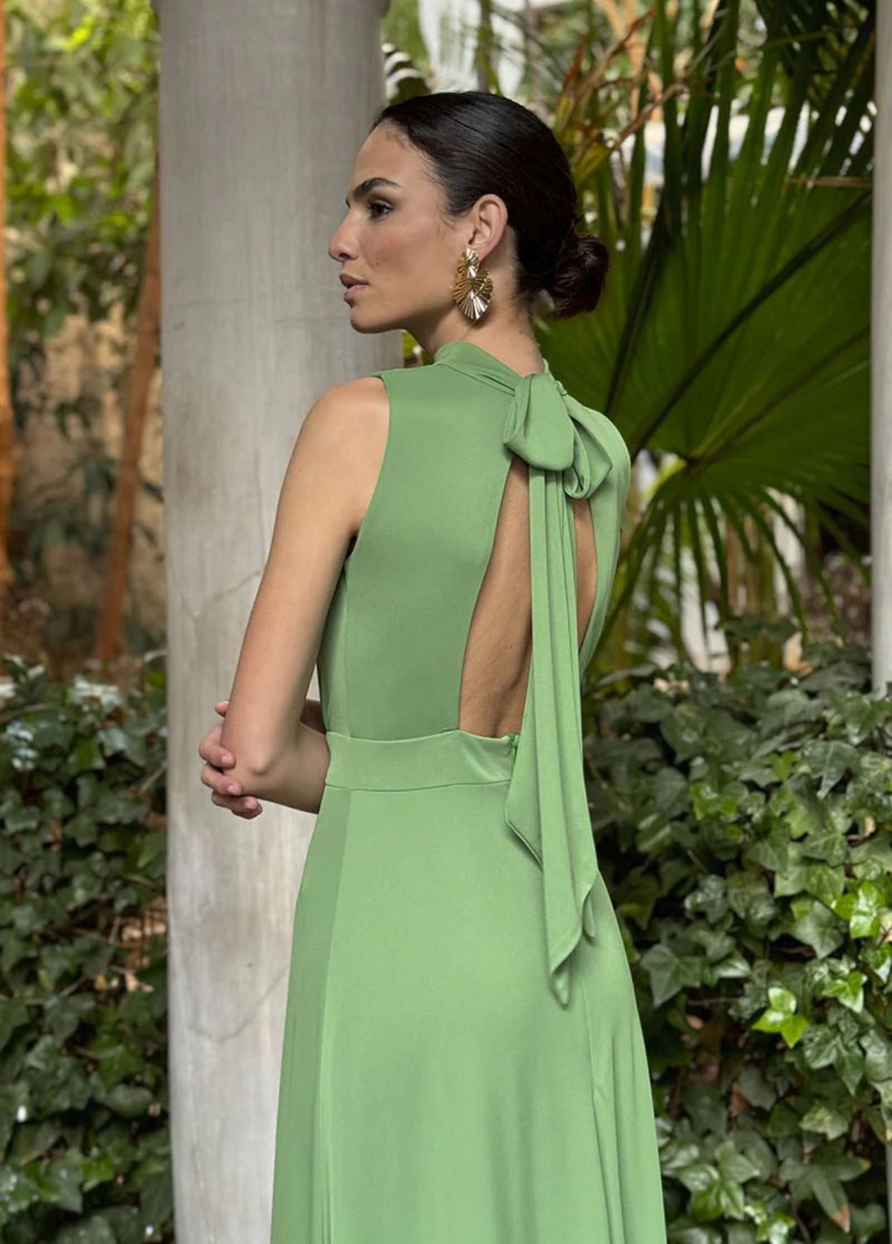 VESTIDO MUSGO COM DECOTE NAS COSTAS - CAYRO