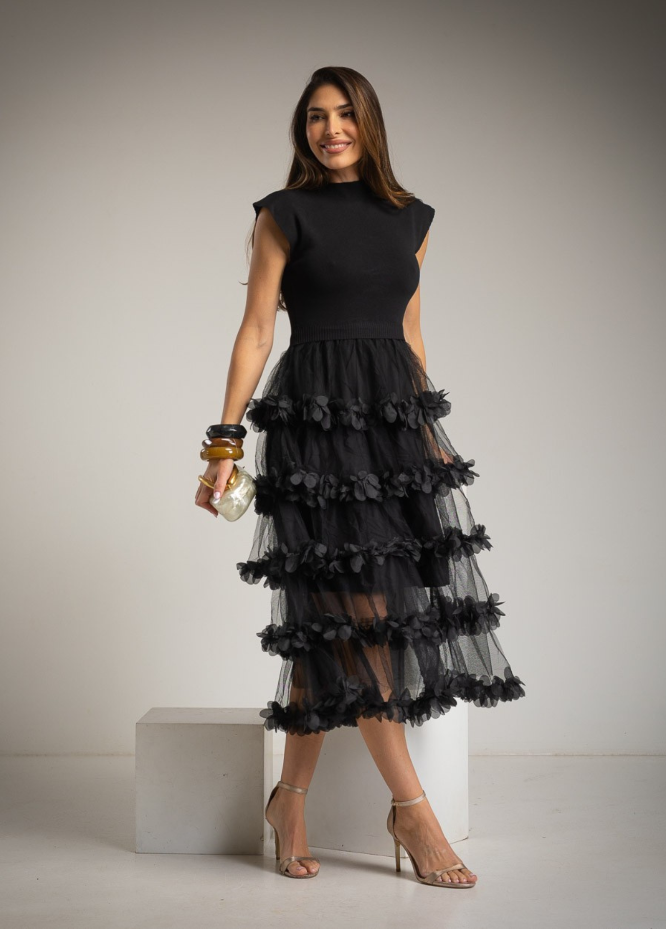 VESTIDO MANGA CAVA COM SAIA DE TULE E FLORES - ALBANOS