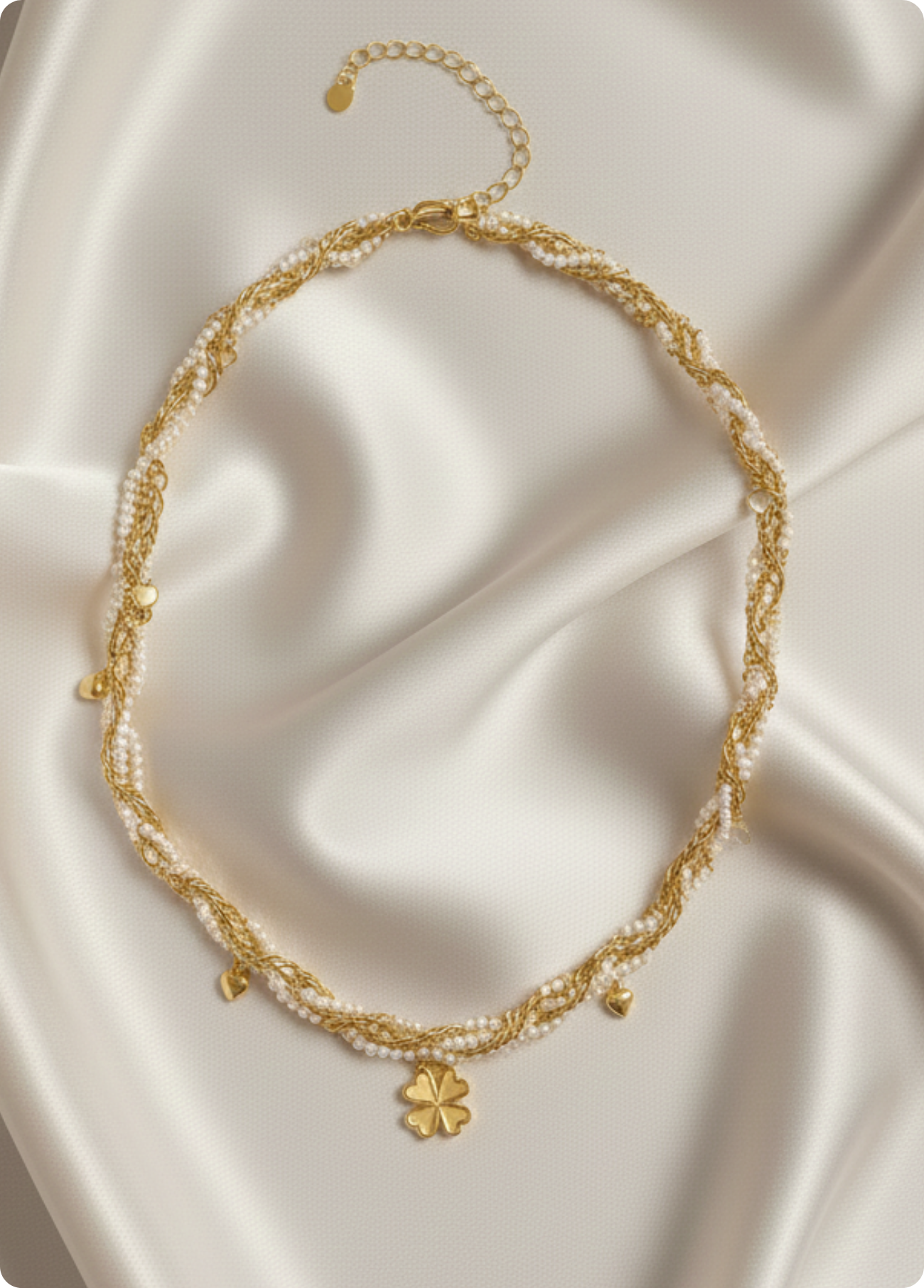 COLAR TREVO COM PÉROLAS - BASTTA