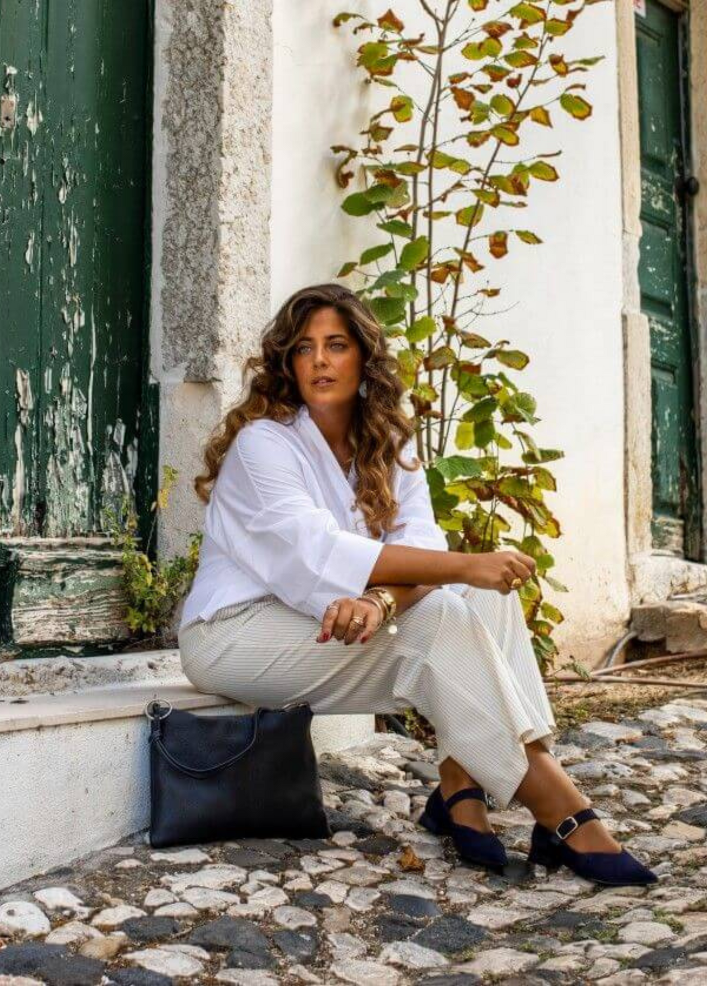 SAPATOS RASOS EM CAMURÇA AZUL - TAPADAS