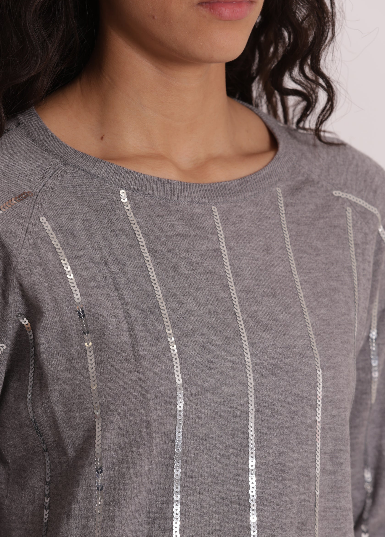 CAMISOLA DE MALHA COM PORMENORES EM LANTEJOULAS - MIMI MUA