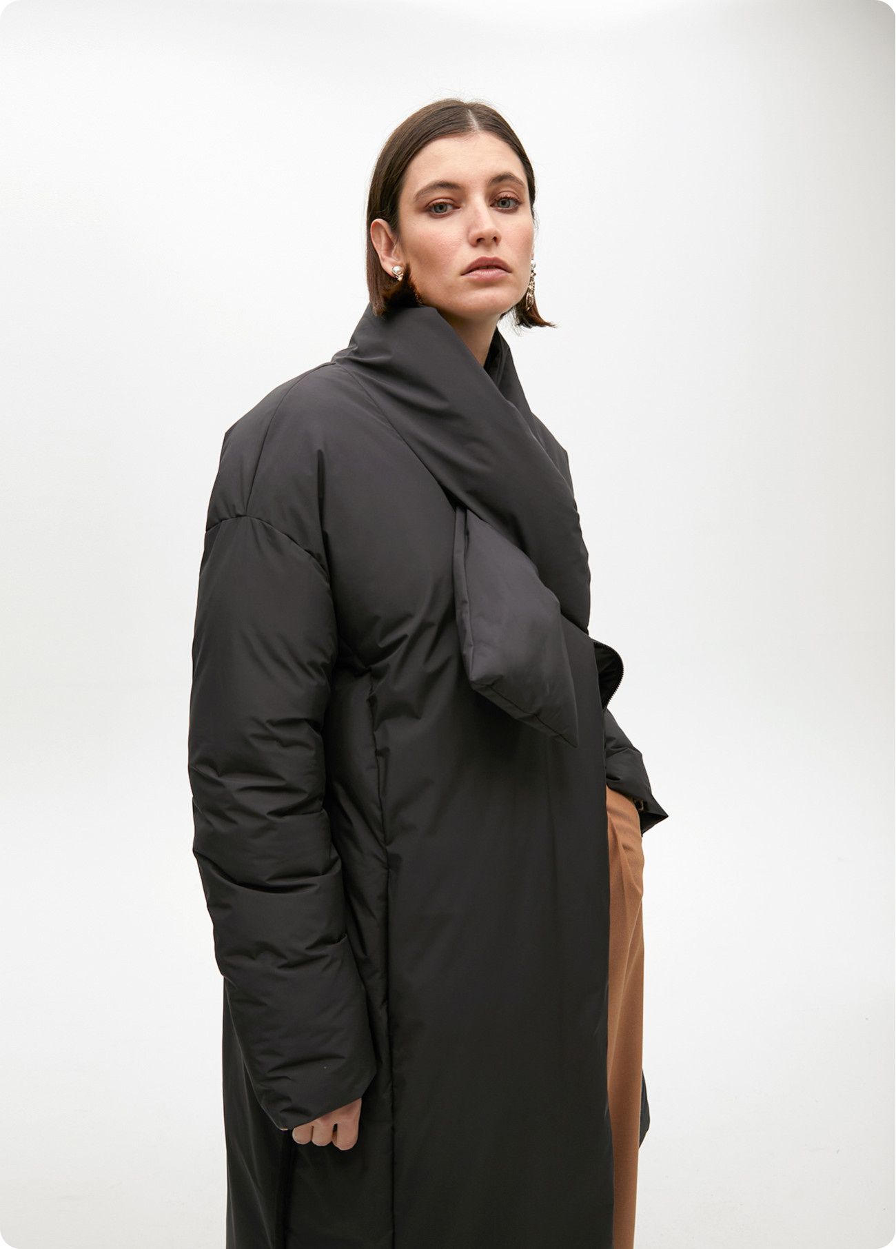 CASACO ACOLCHOADO COM CINTO E GOLA ENVOLVENTE - LOLA CASDEMUNT