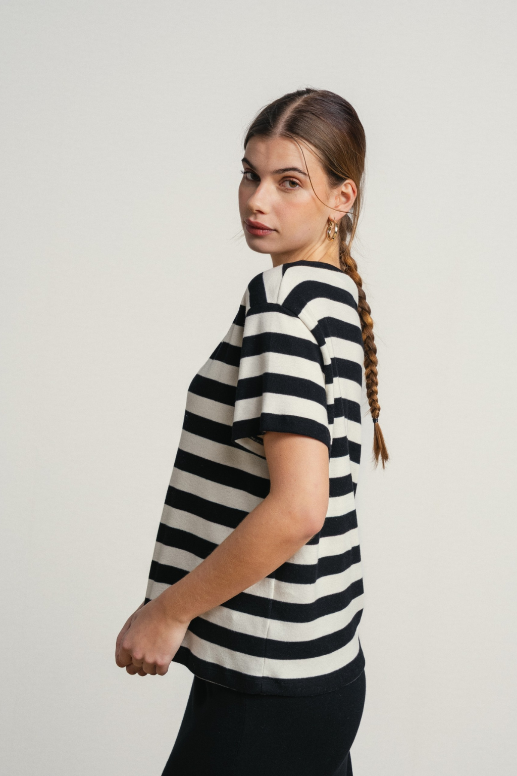 T-SHIRT OVERSIZE DE MALHA ÀS RISCAS E DECOTE V - SMF