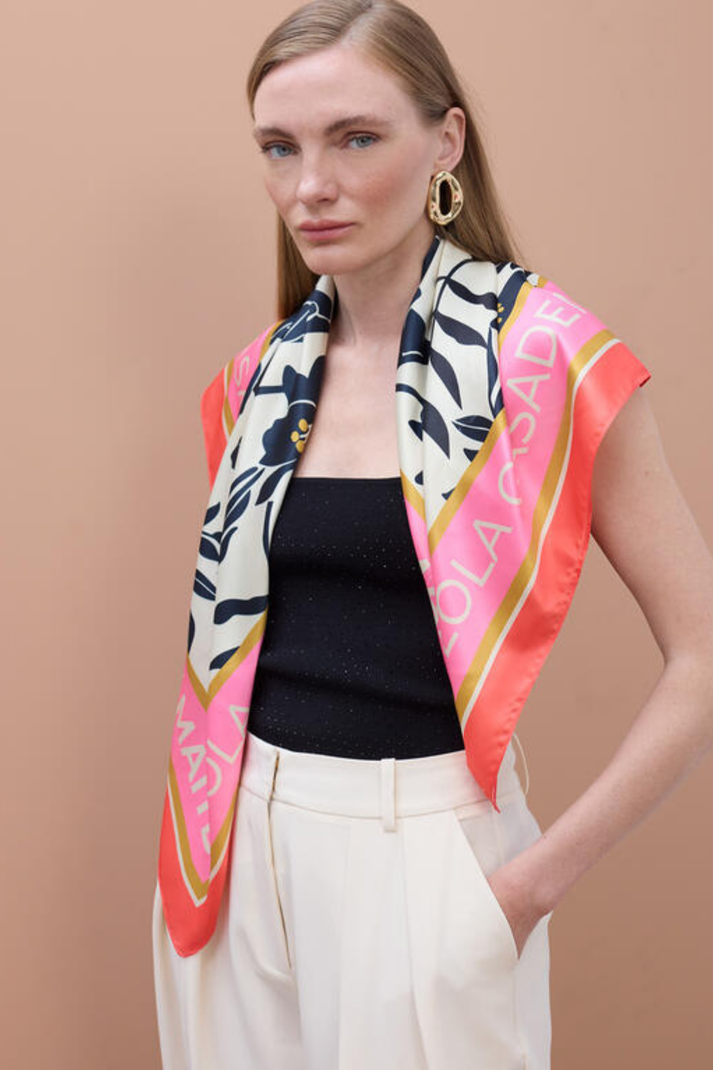 LENÇO ELEGANTE DE CETIM COM DESIGN FLORAL E PÁSSAROS - LOLA CASADEMUNT