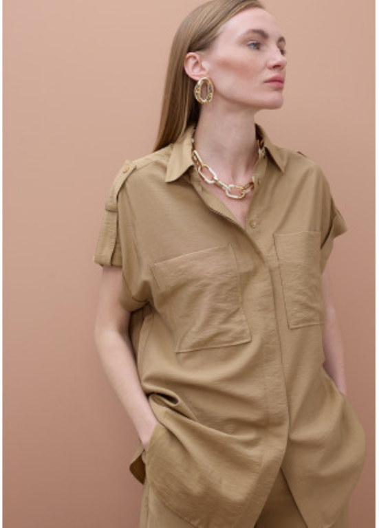 CAMISA SEM MANGAS COM BOLSOS BY MAITE - LOLA CASADEMUNT