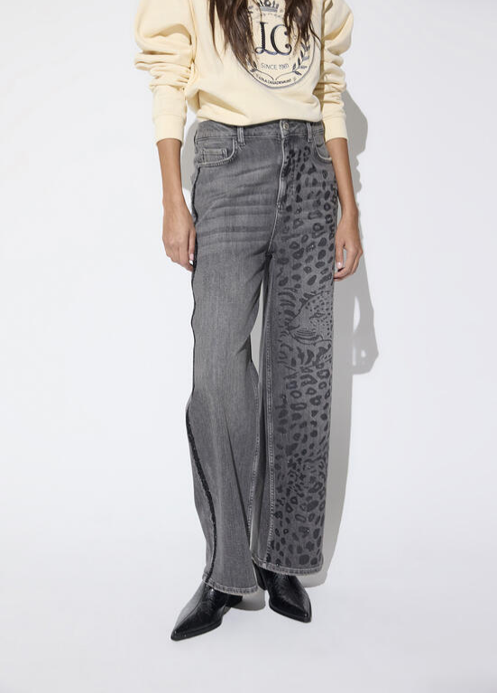 JEANS CINZA COM ASSIMETRIA E EFEITO ANIMAL PRINT LC - LOLA CASADEMUNT