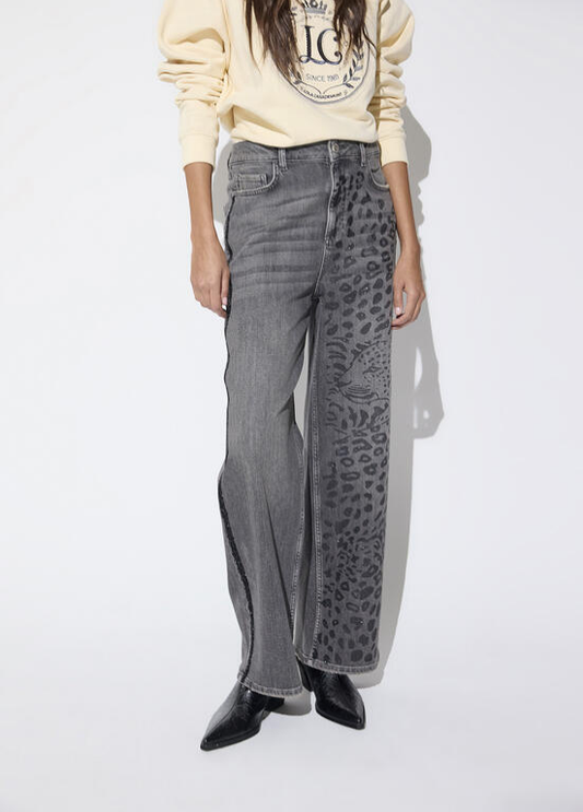 JEANS CINZA COM ASSIMETRIA E EFEITO ANIMAL PRINT LC - LOLA CASADEMUNT