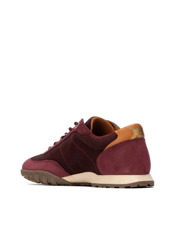 TÉNIS BORDEAUX COM EFEITO CAMURÇA LIGHR FLEXI - XTI SHOES