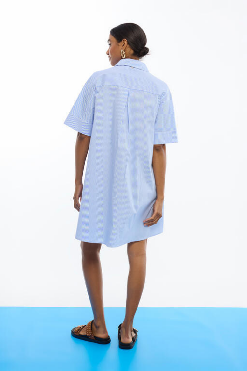 VESTIDO DE MANGA CURTA AZUL E BRANCO - LOLA CASADEMUNT