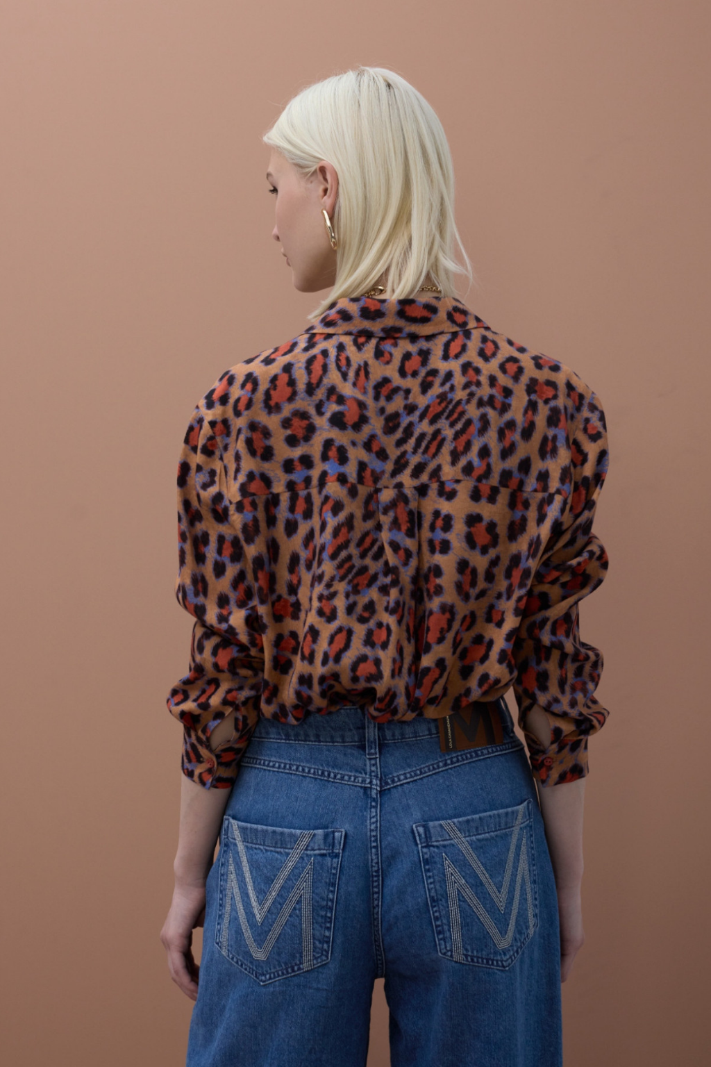 CAMISA FLUIDA COM ESTAMPADO ANIMAL PRINT COLORIDO - LOLA CASADEMUNT