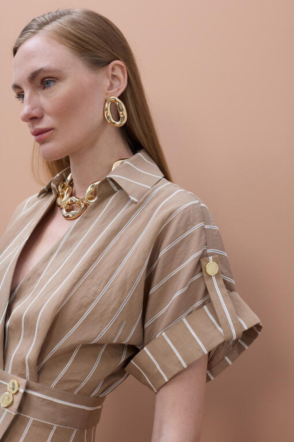 VESTIDO MIDI ÀS RISCAS COM CINTO - LOLA CASADEMUNT BY MAITE