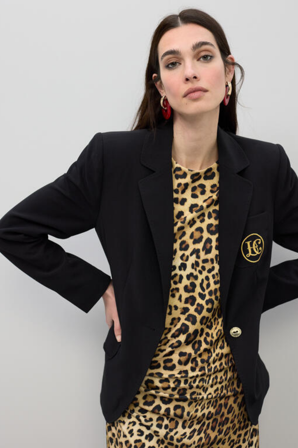 BLAZER PRETO CLÁSSICO COM EMBLEMA - LOLA CASADEMUNT