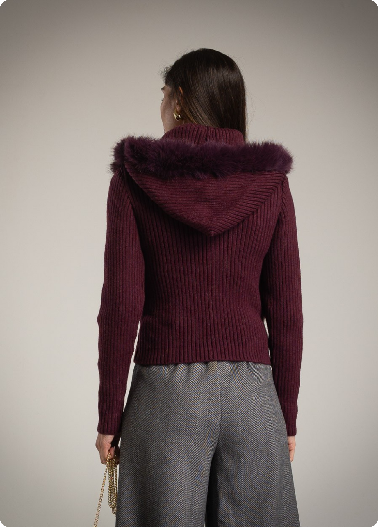 BLUSÃO DE MALHA COM PÊLO SINTÉTITO BORDEAUX E POMPONS - ALBANOS