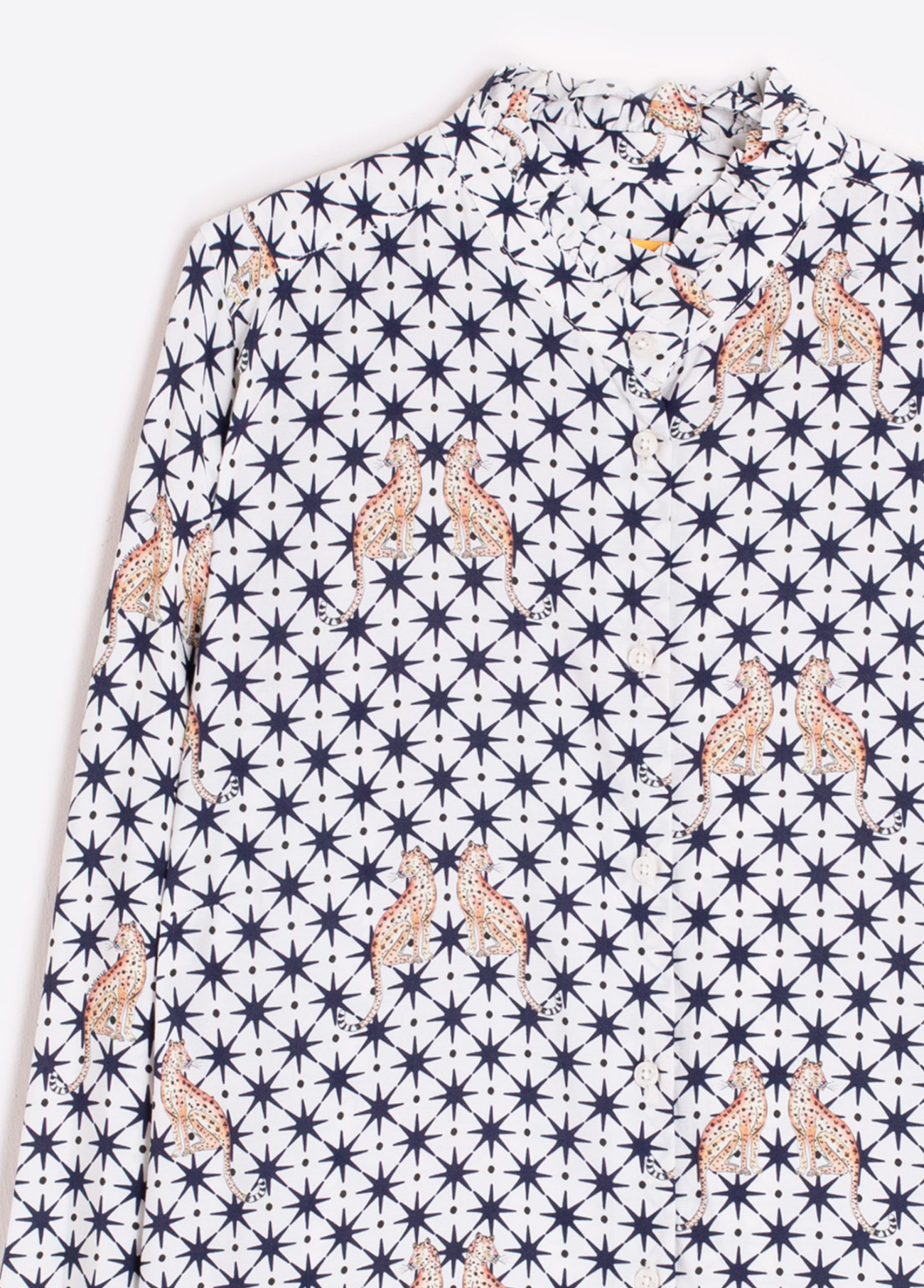 CAMISA BRANCA COM ESTAMPA DE LEOPARDO E ESTRELA - VILAGALLO