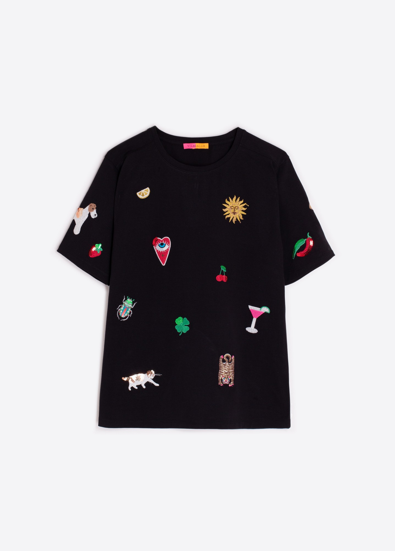 T-SHIRT PRETA COM PATCHES BORDADOS - VILAGALLO