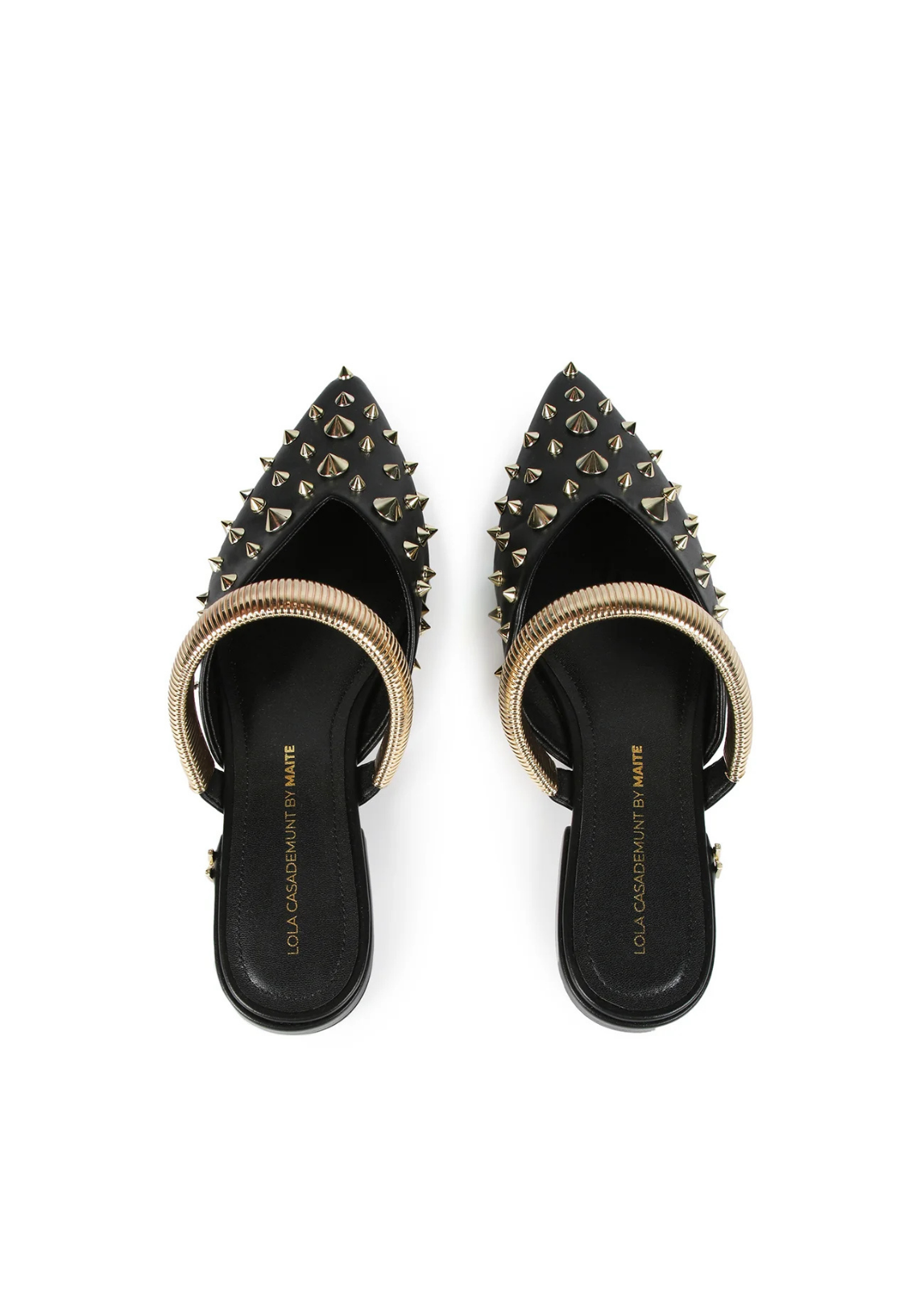 MULES PRETAS COM DETALHES DOURADOS - LOLA CASADEMUNT