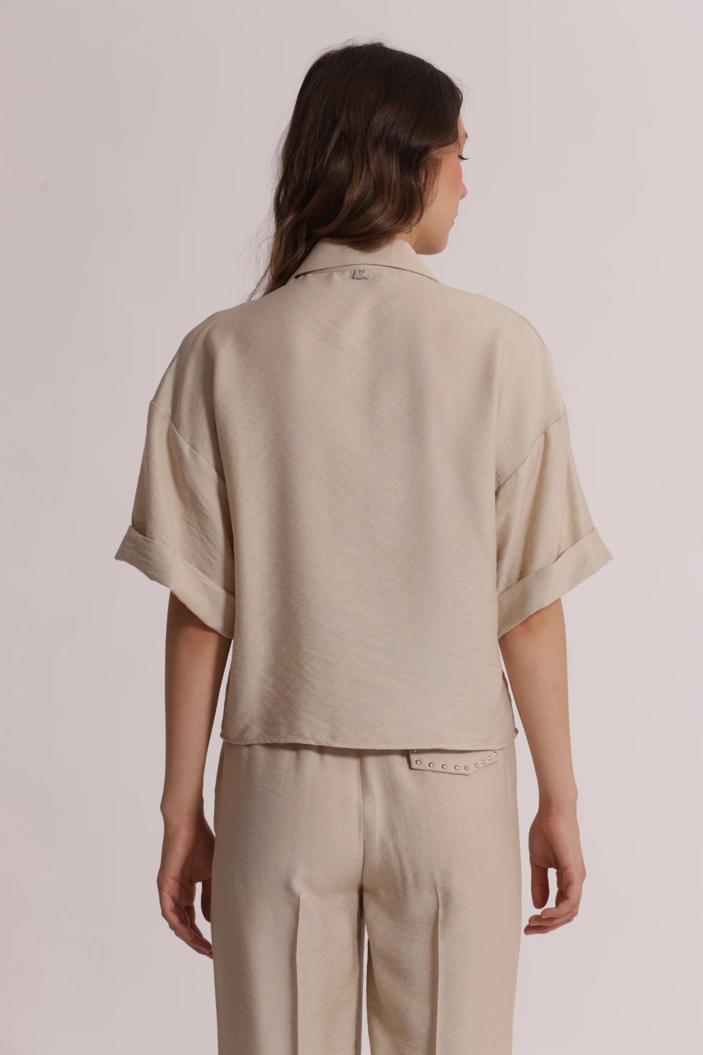 BLUSA COM PORMENOR DE TACHAS - MIMI MUA
