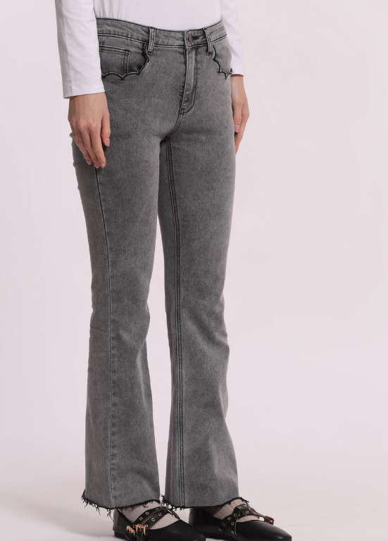 JEANS CINZA COM DEBROADO EM ONDA - MIMI MUA