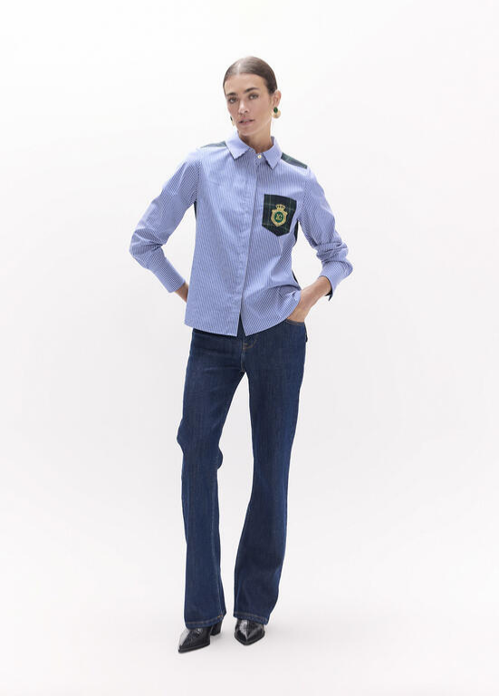 CAMISA DE RISCAS AZUL E BRANCO COM XADREZ E BRAZÃO LC - LOLA CASADEMUNT