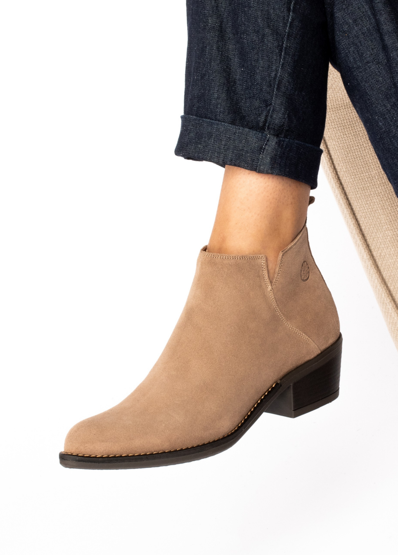 BOTIM ESTILO TEXANO EM CAMURÇA - TAPADAS