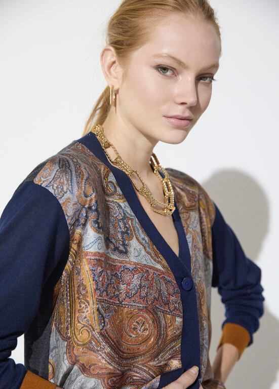 CARDIGAN DE MALHA COM ESTAMPADO DE CORNUCÓPIAS E CONTRASTES DE COR MAITE - LOLA CASADEMUNT
