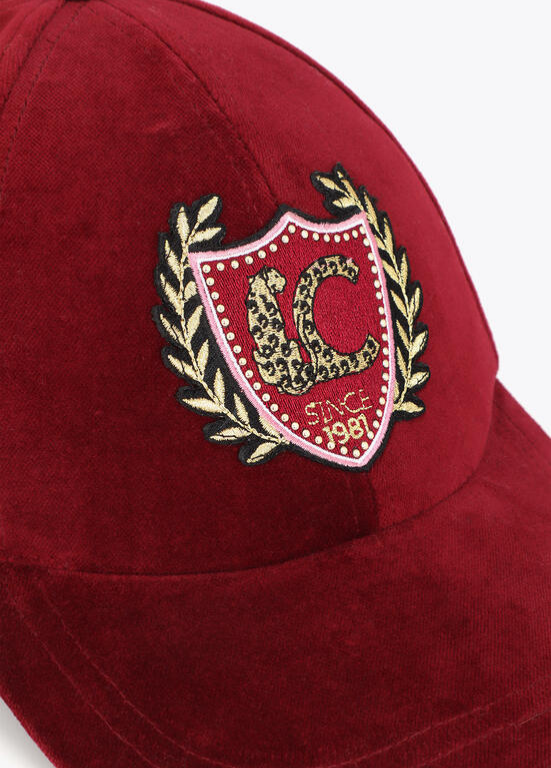 BONÉ DE VELUDO COM PATCH LC - LOLA CASADEMUNT