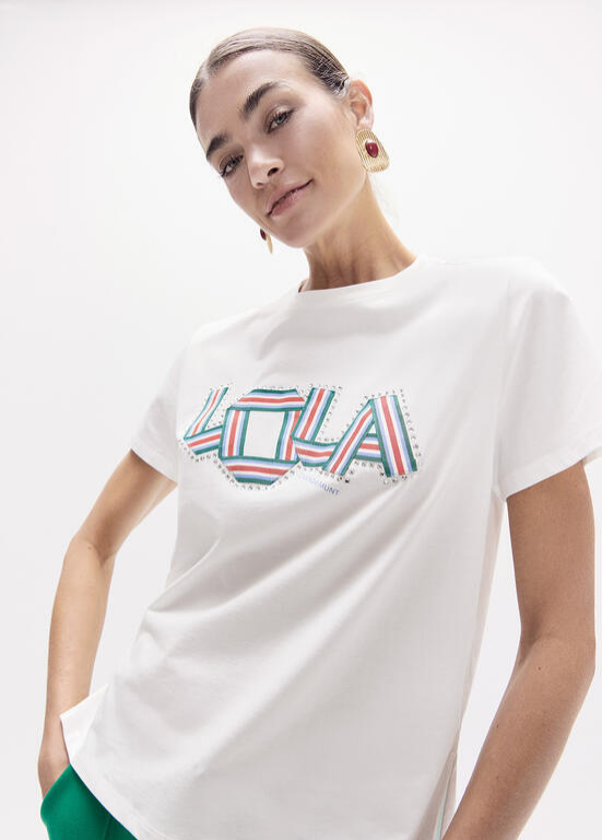 T-SHIRT BRANCA COM LOLA EM CONTRASTE VERDE E VERMELHO - LOLA CASADEMUNT