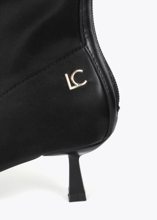 BOTAS PRETAS COM SALTO FINO- LOLA CASADEMUNT