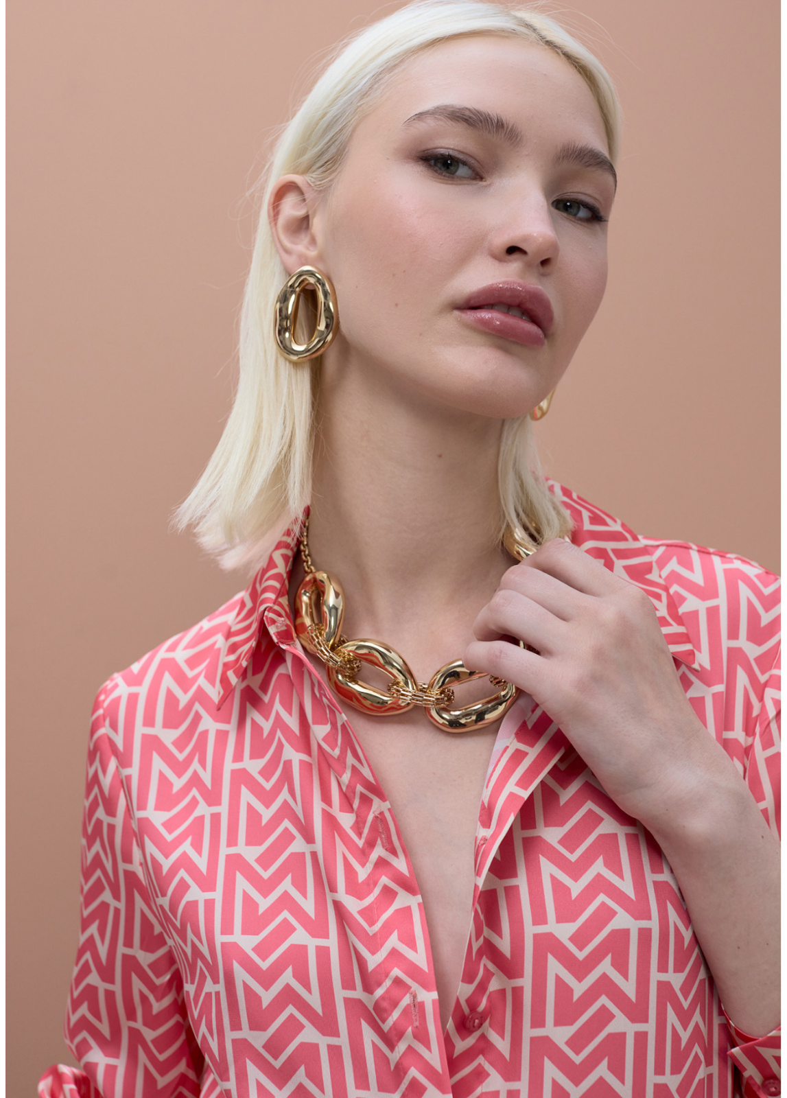 CAMISA DE CETIM COM ESTAMPADO GEOMÉTRICO DE LOGOMANIA - LOLA CASADEMUNT