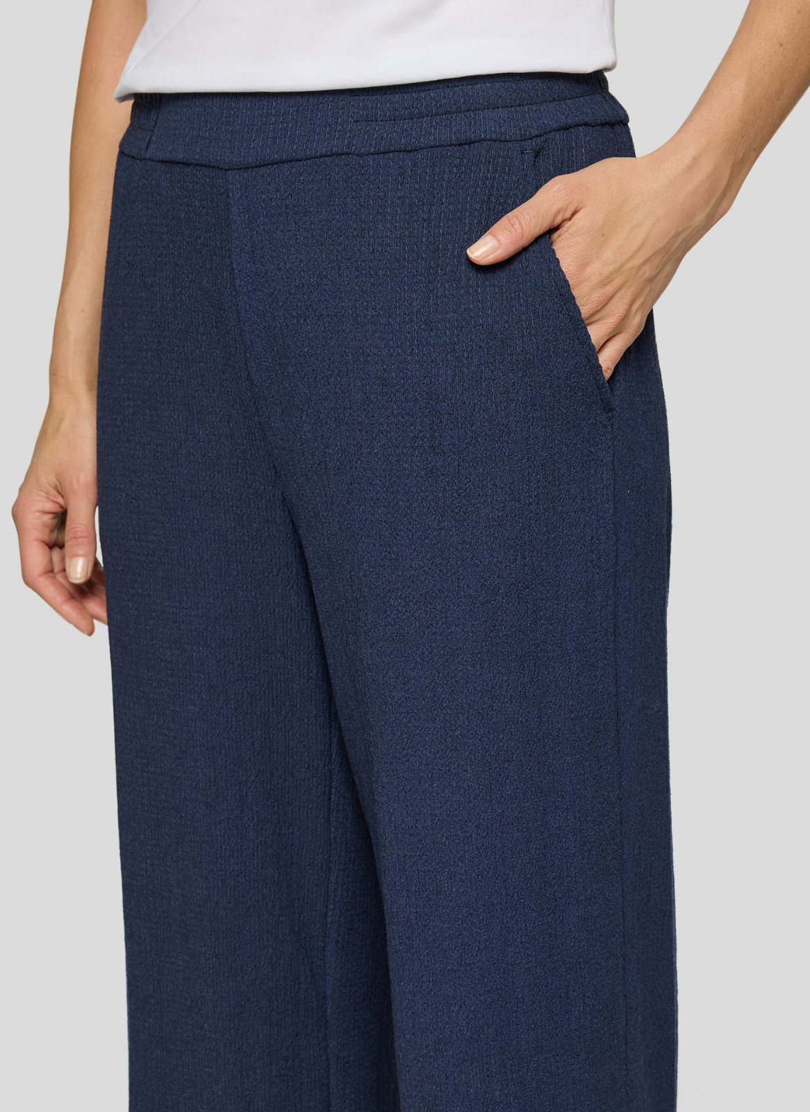 CALÇA AZUL MARINHO TIPO CREPE COM ELÁSTICO NA CINTURA - RABE