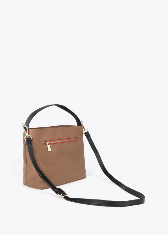 MALA EM NYLON CAMEL COM TAGS, CONTRASTES E APLICAÇÕES LC - LOLA CASADEMUNT