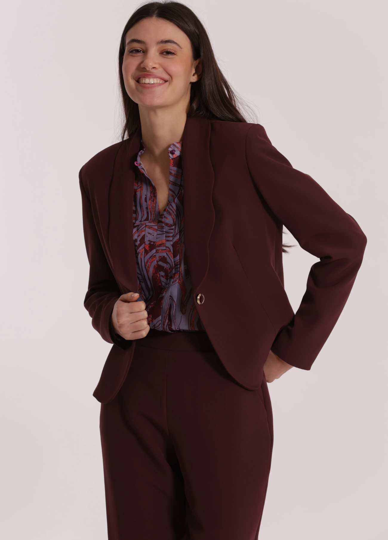 BLAZER CURTO COM DETALHE DE GOLA EM TECIDO - MIMI MUA