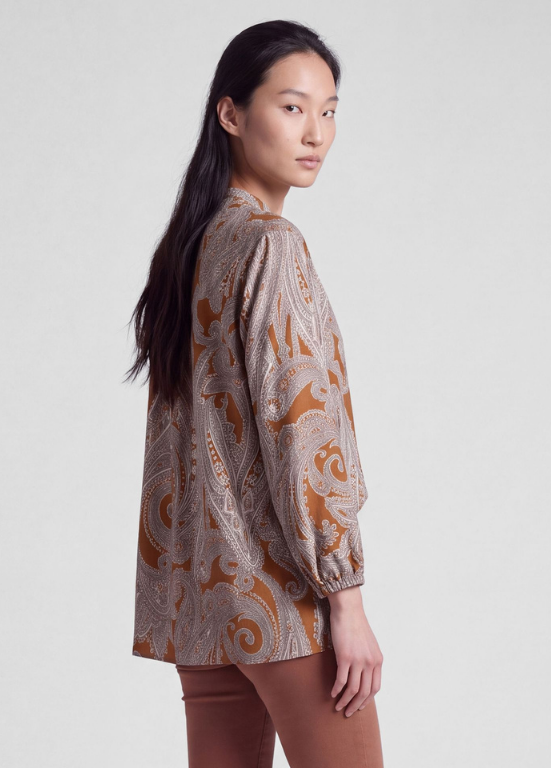 BLUSA DE VISCOSE MACIA COM ESTAMPADO PAISLEY EM CAMEL - RABE