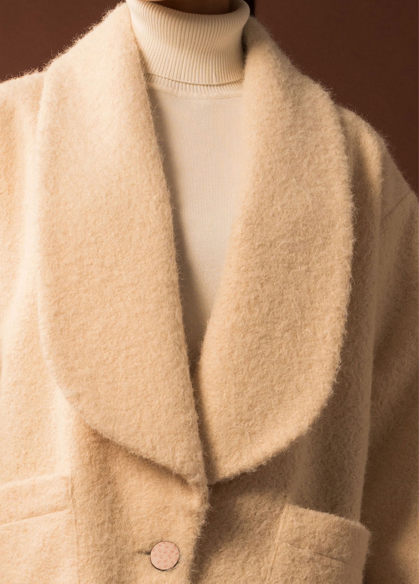 CASACO DE PELO CURTO COM GOLA AMPLA - FERRACHE