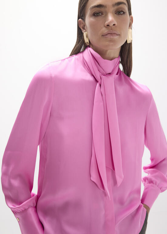 CAMISA SEDOSA EM ROSA COM LAÇADA NA GOLA - LOLA CASADEMUNT